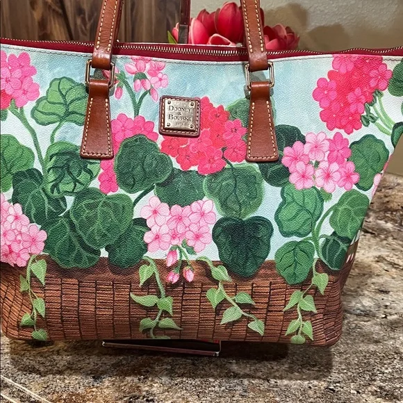 Dooney & Bourke EUC Geranium Basket Zip Top Shoulder Bag , Large Tote - Picture 2 of 13